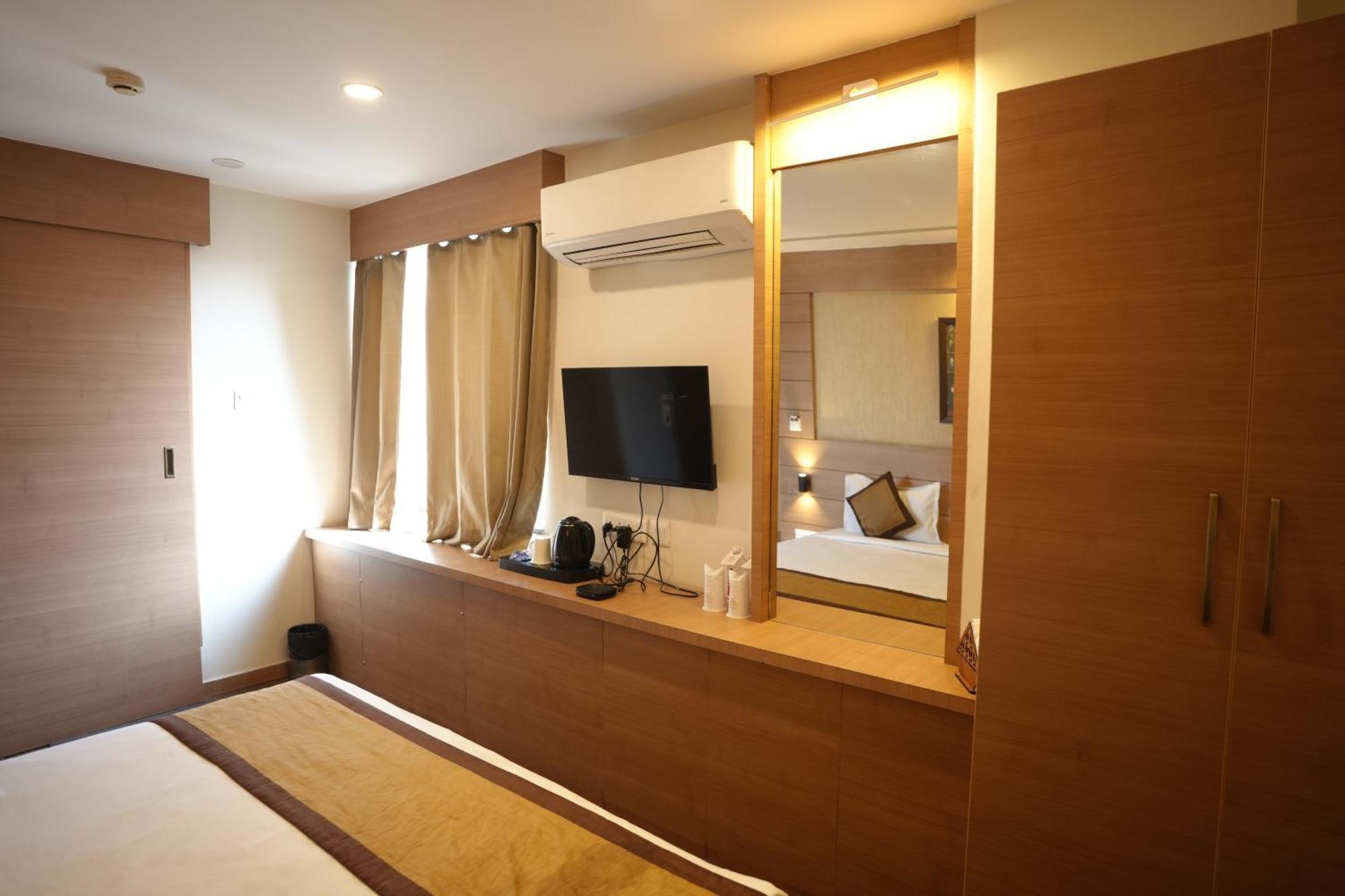 Hotel Silkhouse Premier Danapur Exterior foto